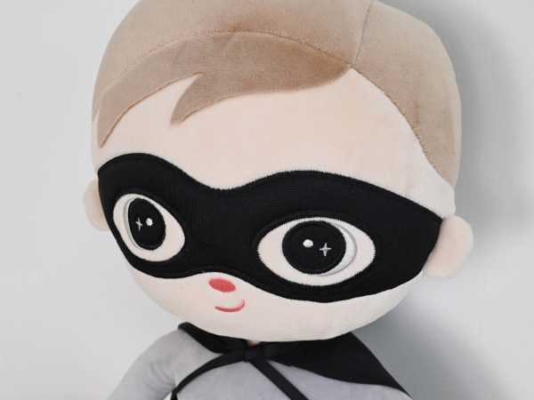 Metoo Superhelden-Kuscheltier, 68 cm, mit Tuch und Anhänger – personalisierbar für Kinder